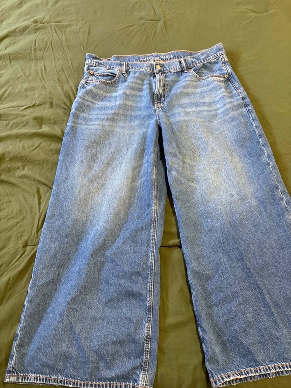 American Eagle Low-Rise Ultra Wide Leg Jeans size 14 short